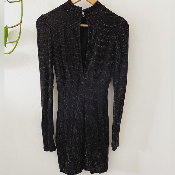 ✨ Glitter metallic dress with keyhole below the chest - Picture 4 of 4